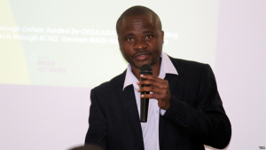 Machinda Marongwe, Oxfam’s director in Zimbabwe, says his organization is “deeply concerned†with the Zimbabwe Human Rights Commission findings that there is partisan food aid distribution in the drought-hit southern African nation. (Photo: Sebastian Mohfu/VOA)