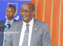 Mohadi returns to ZANU PF conference after health scare