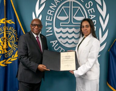 The Permanent Representative of Zimbabwe presents credentials to the Secretary-General of the International Seabed Authority