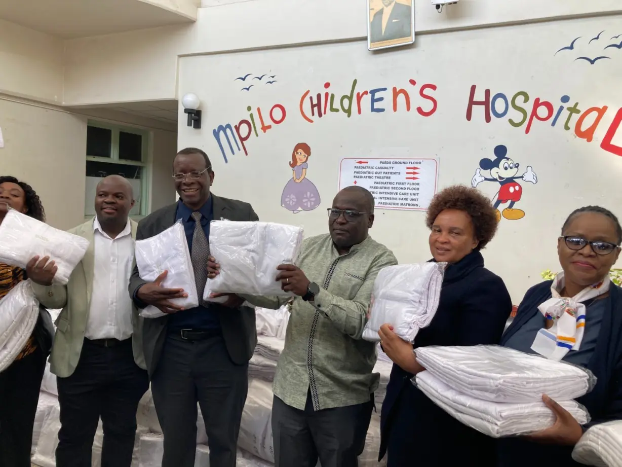 Mpilo Hospital receives 800 pairs of bed sheets in boost to patient care