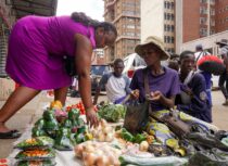 Extortionists demand money from Harare vendors for “protection”